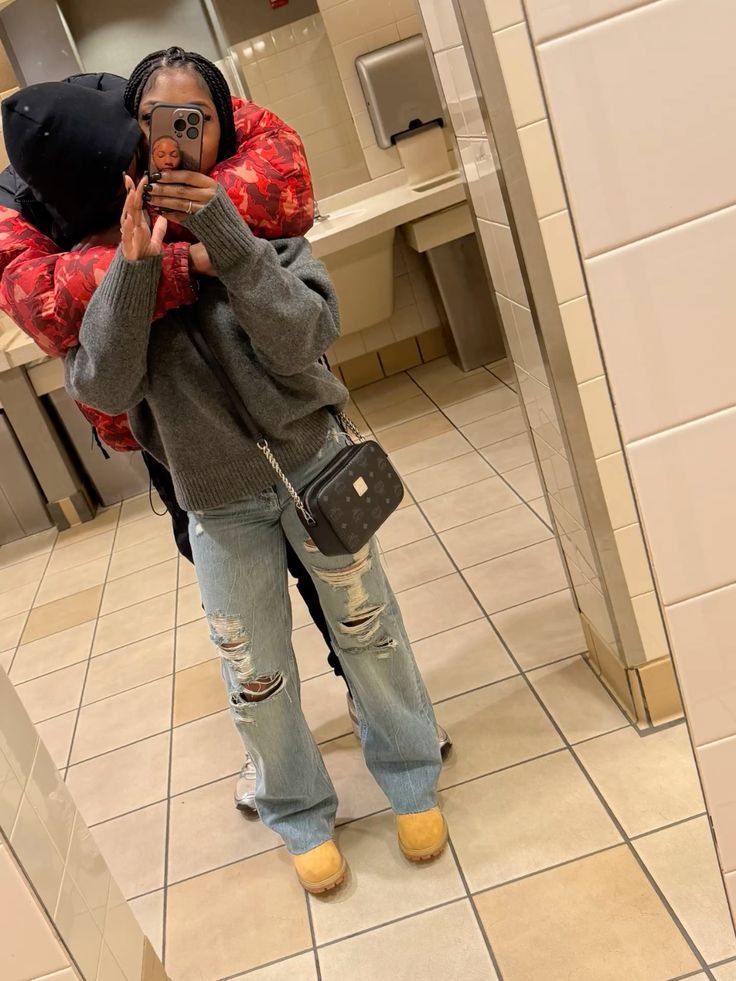 JBreallyhim's tweet photo. idk about you, but i be cool with my homeboy until he start talking weird shii about my girl, then i make em know gngster don't play about they woman. https://t.co/8ZDwPXhi86