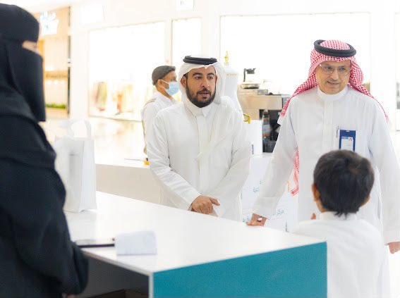 EalamNorth's tweet photo. ��ام نائب رئيس الجمعية أ.سلطان عواد الصقري بزيارة برنامج أسرتي في العثيم مول حيث تم الاطلاع على الانشطة المصاحبة للبرنامج والاستماع الى شرح عن أهداف البرنامج وأهميته وفق تطلعات القيادة الرشيدة.
وشهد البرنامج حضور مميز حيث سيستمر البرنامج على مدار أسبوع حتى الخميس القادم. https://t.co/rSCRmJ541o