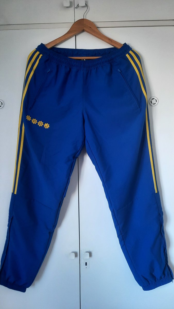 ChiarelliPablo's tweet photo. @marto_m3 -Campera 2024/25 talle L $200k
-Pantalon linea 81 talle M $120k
-Pantalon Woven talle L $140 k
-Musculosa Basquet talle L $70k https://t.co/WDtaFZ1OMO