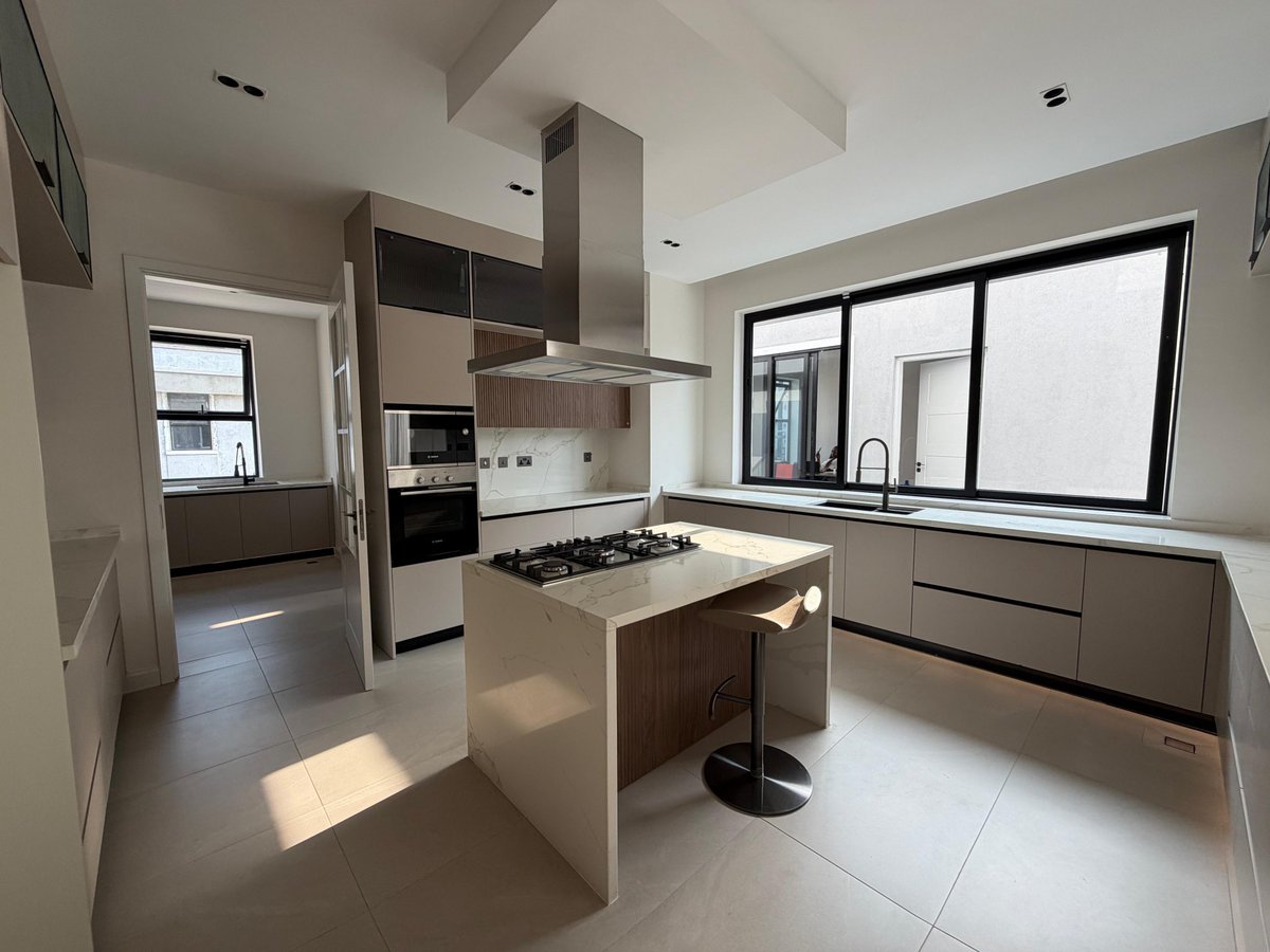 NikasRealty's tweet photo. 5 Bed Maisonette for Sale – Runda 🏡

Set on a ¼ acre in a secure gated estate, this exquisite home offers space, privacy, and premium finishes in one of Nairobi’s most prestigious neighborhoods.

Price: KSh 150M
Whatsapp/Call 0759230871 for more info https://t.co/SedIyvAbFo