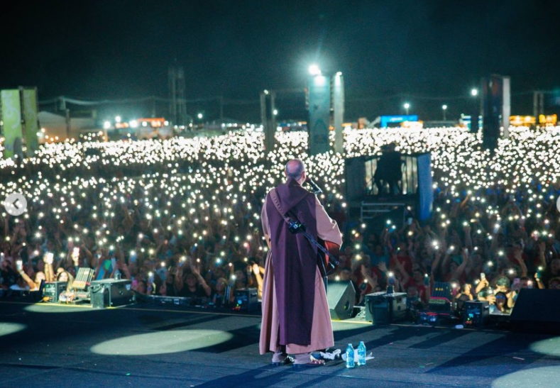 obscat's tweet photo. 🇧🇷Força do Catolicismo: Maior Evento Católico do Brasil leva mais de 1 MILHÃO de pessoas à Fortaleza-CE.

O Halleluya é organizado pela Comunidade Shalom, desde 1997 e acontece no mês de julho. Muitas caravanas de todos os lugares vão ao evento. 

A edição de 2026 teve como atrações: Frei Gilson, Padre Marcelo Rossi, Irmã Kelly Patrícia, Padre Fabio de Melo, Eliana Ribeiro, Rosa de Saron entre muitos grandes pregadores.