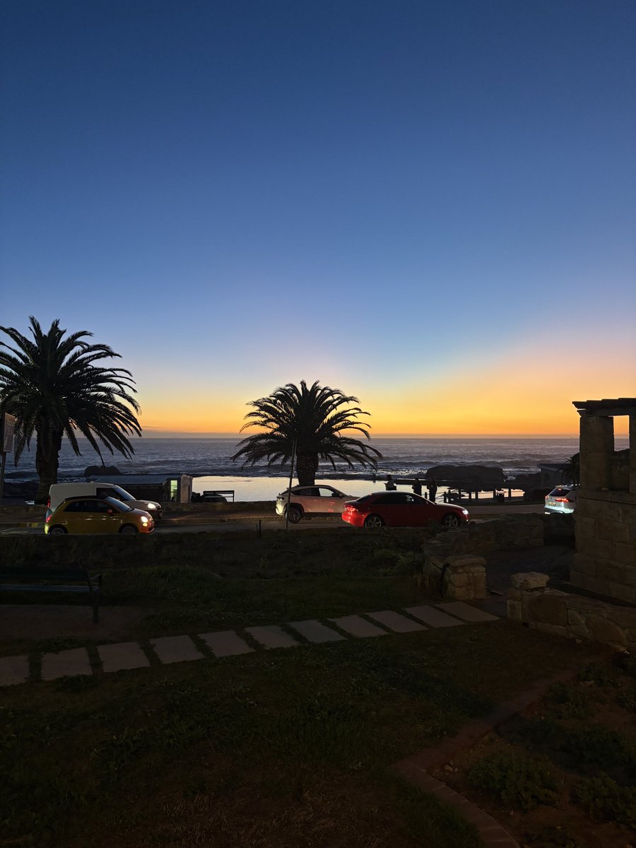 campsbayguy's tweet photo. Beautiful sunset in Camps Bay this evening ☀️🌅 https://t.co/pCqxMJjX8P