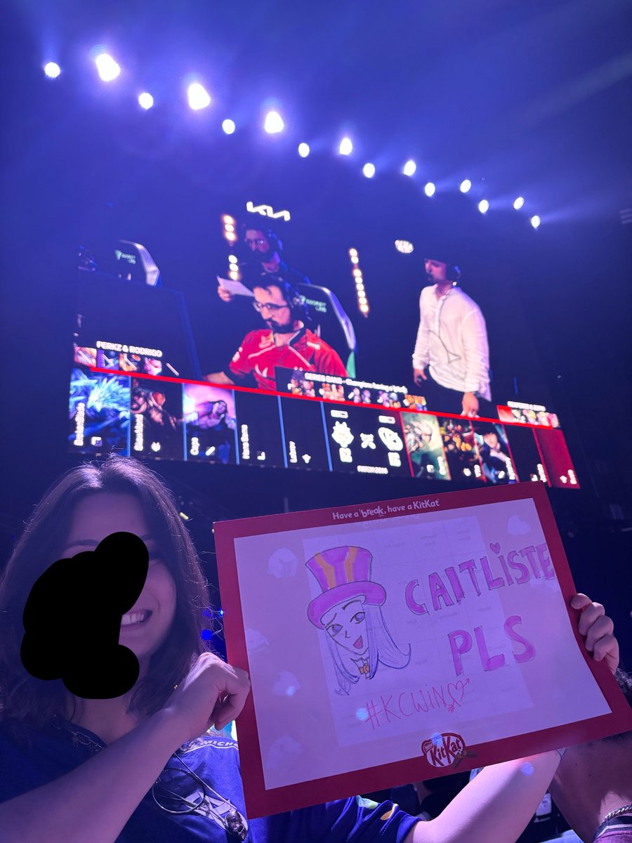 princessevampy's tweet photo. OMGGGG CAITLISTE REAL https://t.co/cr6ZqoIGWB