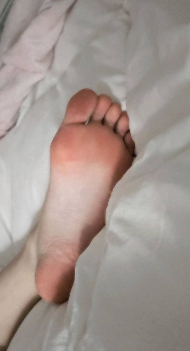 thepugmaster663's tweet photo. My exes cute feet :3 follow for more!~ #feet #socks #footfetish #feetpics #soles #girlfeet #foot #femdom #paypig #cute #feetfetısh #feetworship #femboy #feetphotos https://t.co/kNPnVyWiKK