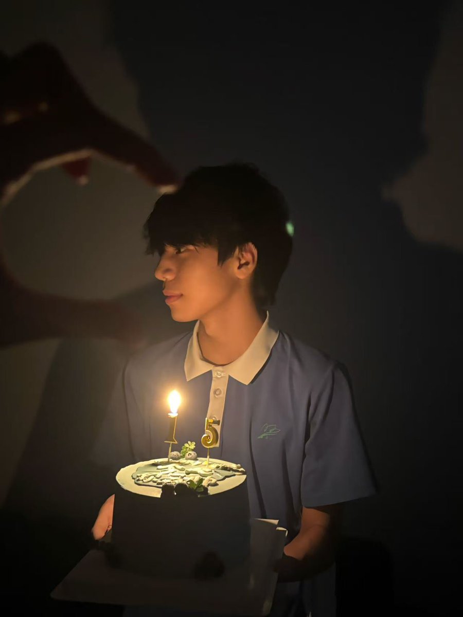 Amnesiaurora_YC's tweet photo. 来点正经的 祝自己15岁生日快乐 https://t.co/JtR2h5T6K2