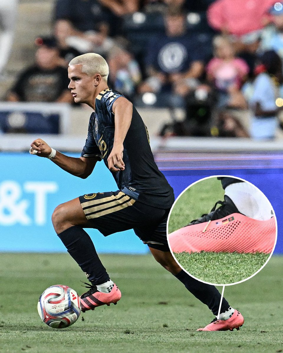 ESPNFC's tweet photo. Cavan Sullivan's boots feature the American flag along with the flags of Germany and Bangladesh where his families originated from 🇺🇸🇩🇪🇧🇩 https://t.co/lmrjT1pBVc
