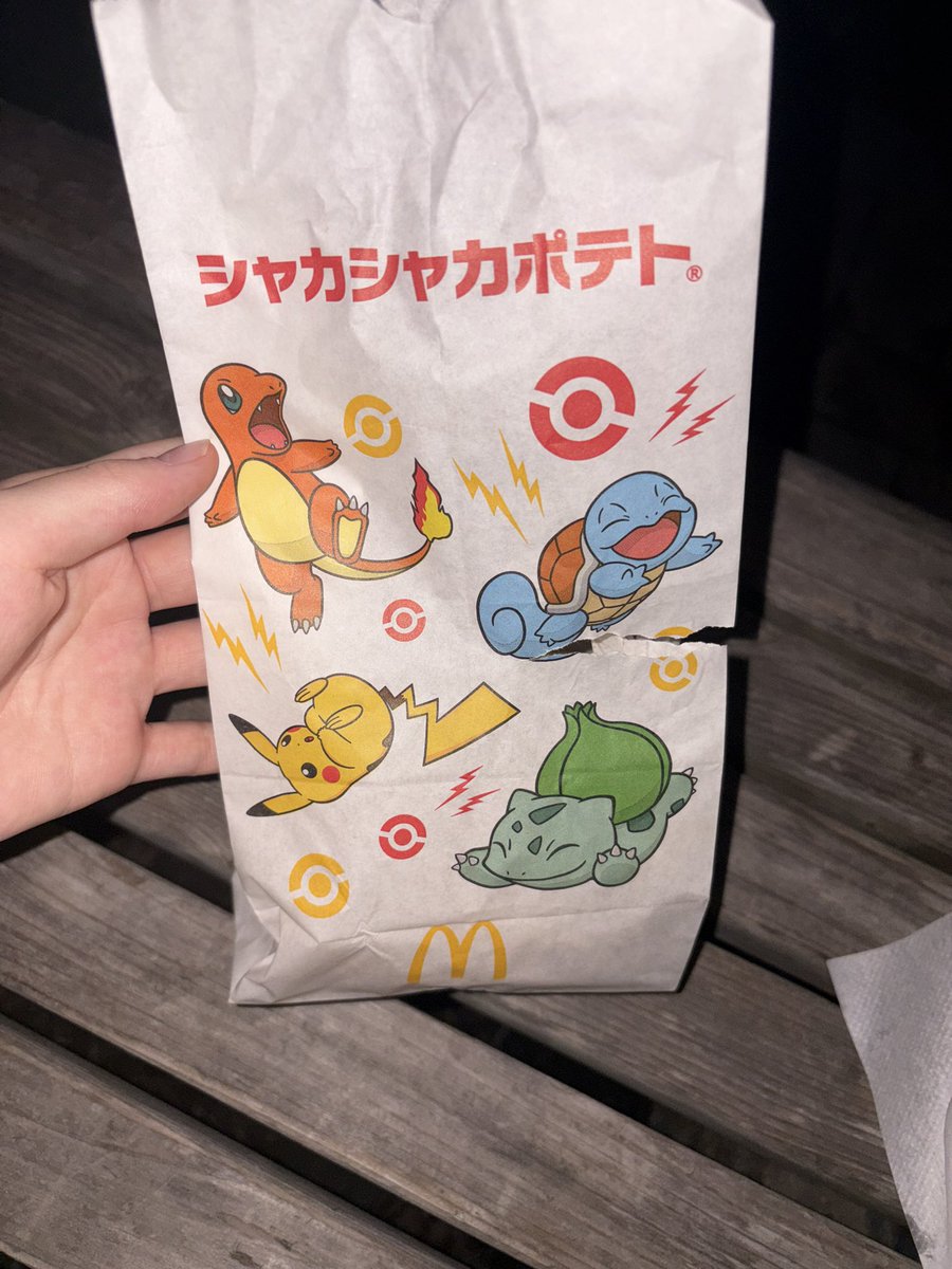 bokll8221's tweet photo. マックいぇい！
公園で食べてたらもうこんな時間！

キティちゃんの虫除けシール貼って耐えたよ^._.^❤️🤍 https://t.co/vZNBByILp9