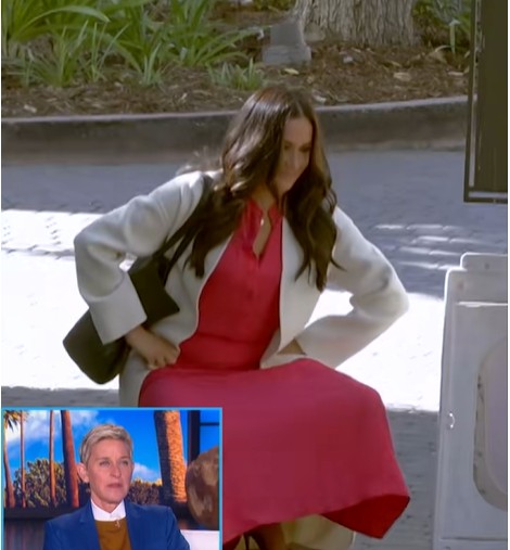 MaggieMobrules's tweet photo. Word on the street is Merchall hates images from the h'Ellen Degenerate show .She wants it all forgotten. So, folks, I really beg you NOT to circulate any. Thank you https://t.co/vCQt1zfZ1x