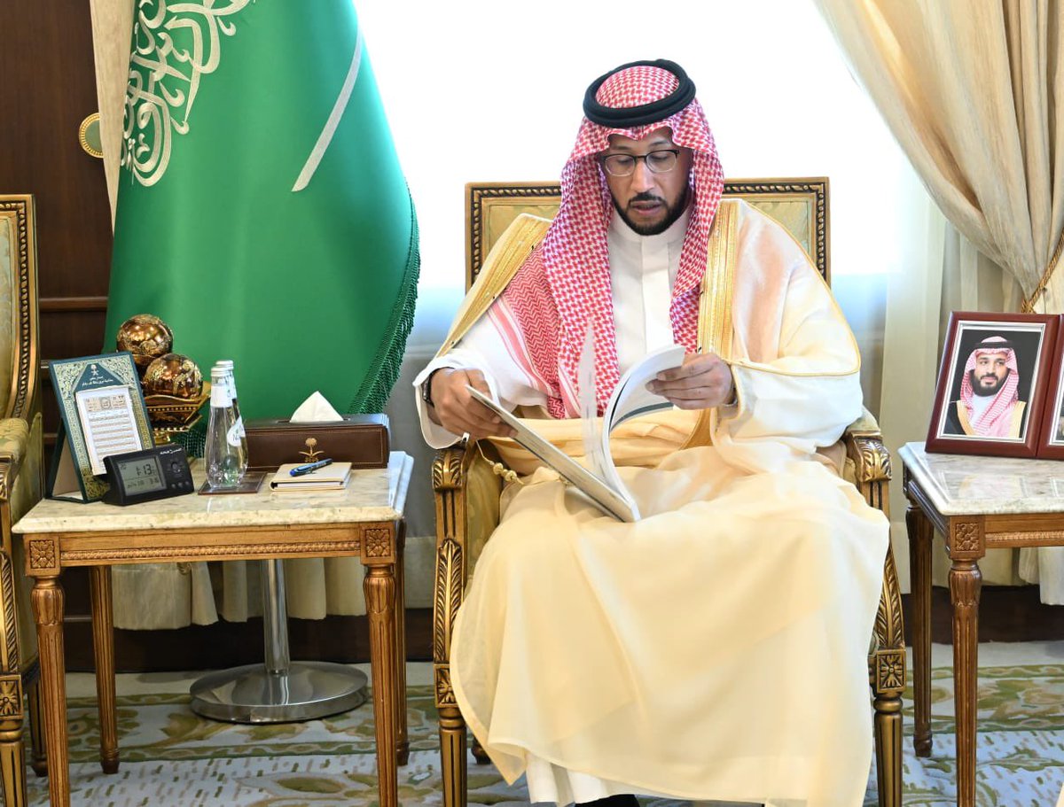 PvGovSa's tweet photo. سمو نائب أمير منطقة #عسير يستقبل مدير عام فرع الرئاسة العامة لـ #هيئة_الأمر_بالمعروف والنهي عن المنكر بالمنطقة. https://t.co/9yKsUW2OoD