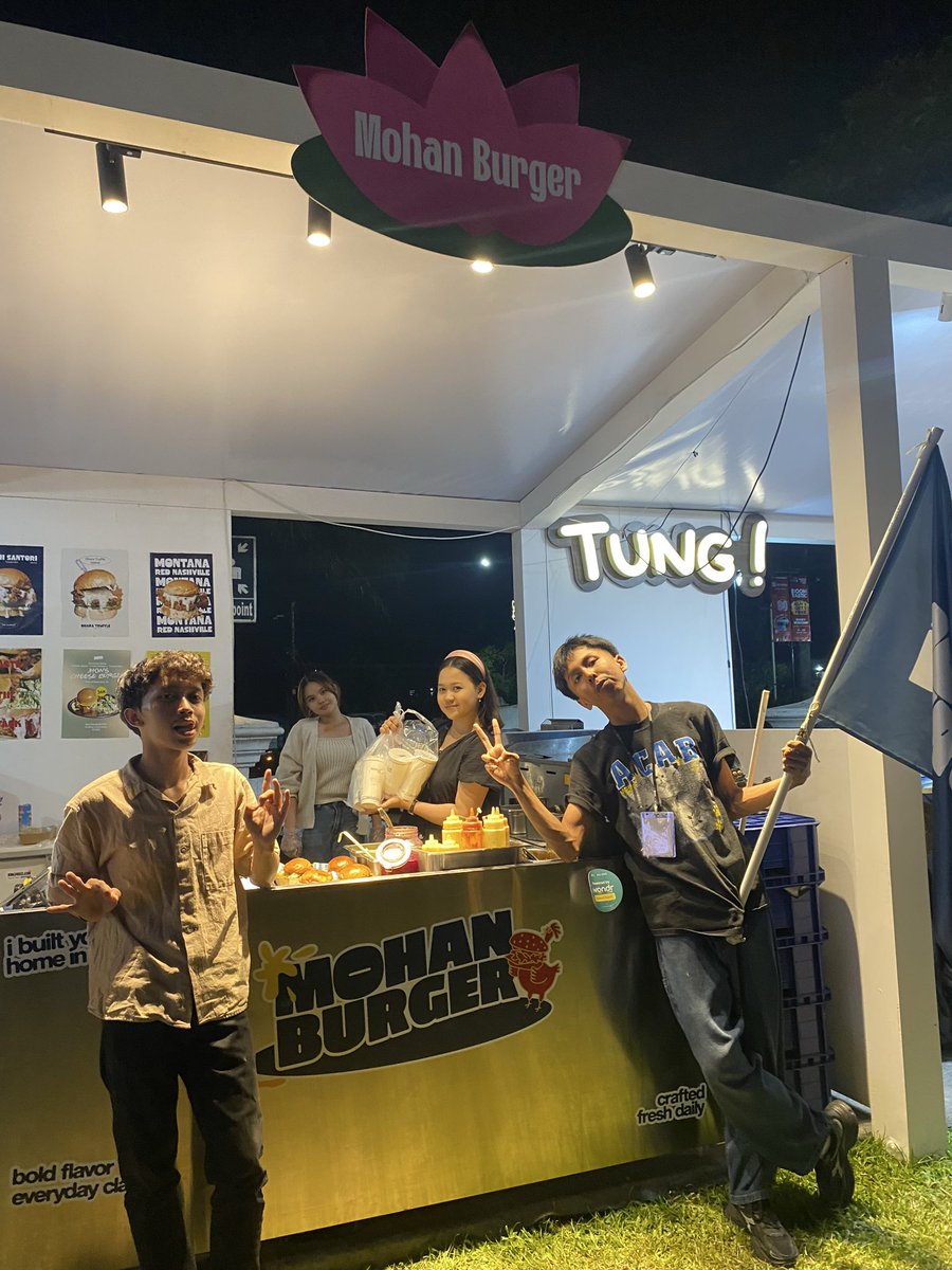 nofree_3's tweet photo. kata mas damar: sini prek tak fotoin sama aji kan kalian berdua terakhir semua bulan ini, so sad dengar dia ngomong kek gitu tapi langsung ke inget kalo itu cuma godaan buat perpanjang kontrak https://t.co/02I7ICvuCF