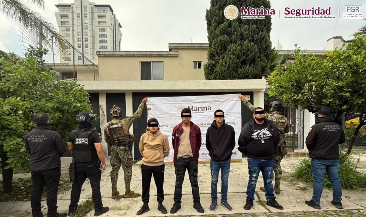 azucenau's tweet photo. 🚨Como resultado de un operativo coordinado entre la Secretaría de Marina (SEMAR), la Secretaría de Seguridad y Protección Ciudadana (SSPC), la Fiscalía General de la República (FGR) y autoridades del Gobierno de Jalisco, fueron detenidas seis personas presuntamente vinculadas al grupo delictivo “Los Deltas”.

De acuerdo con las autoridades, la organización estaría relacionada con delitos como robo, extorsión, narcomenudeo y homicidio. Durante el cumplimiento de una orden de cateo también fueron aseguradas armas de fuego, chalecos balísticos, equipos de telefonía, vehículos y una motocicleta.
