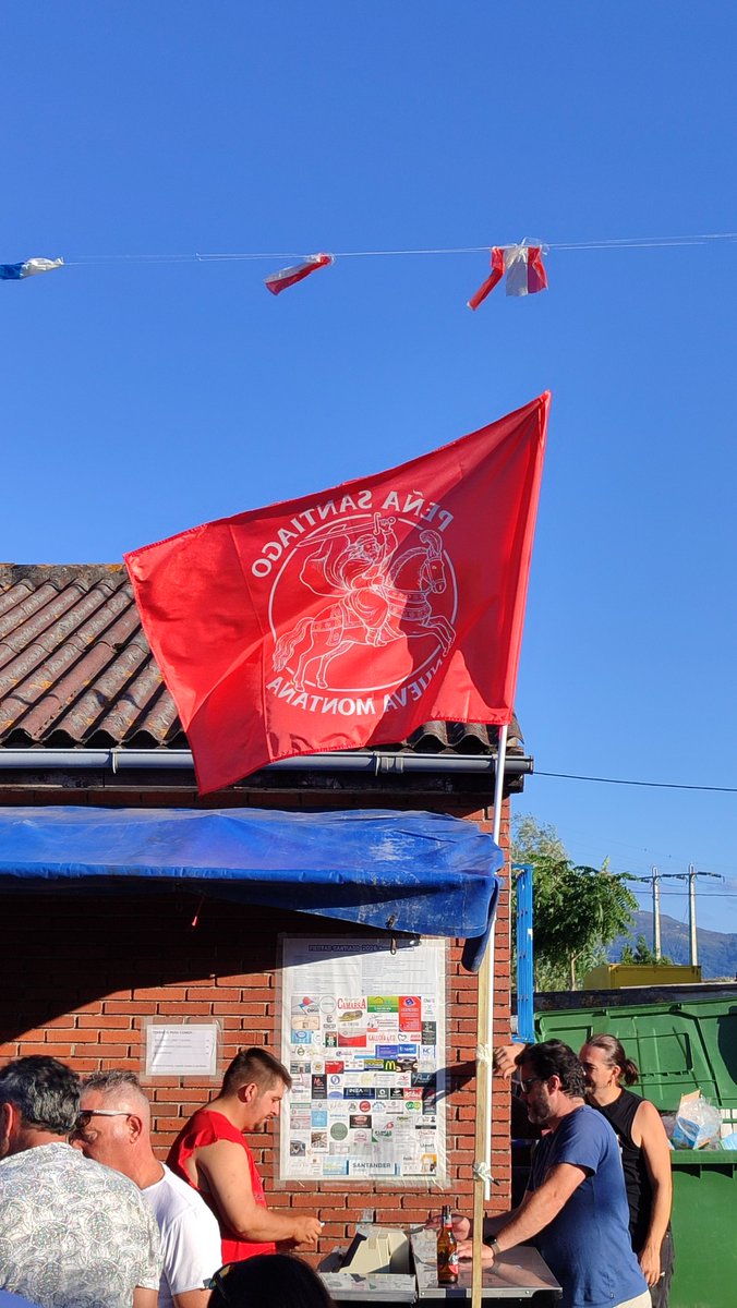 cuevass94's tweet photo. Frente a la catetada de fiestas de Santander surgen alternativas en los barrios como la de los vecinos de Nueva Montaña que por segundo año organizan las fiestas de Santiago. Mientras las fiestas de Santander están enfocadas al visitante y suponen una tortura para los vecinos (+) https://t.co/uK1JMMHWv5