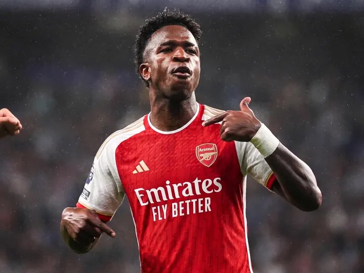 rm37763's tweet photo. #AFC preparing financial offer to Vini Jr camp. £400,000 per week package excluding bonuses. Josh Kroenke involved in discussion with #RMCF regarding fees. Understand that a fixed fee of £142m will do the deal. #AFC want to get the deal done by next week. https://t.co/puNE1dVdx5