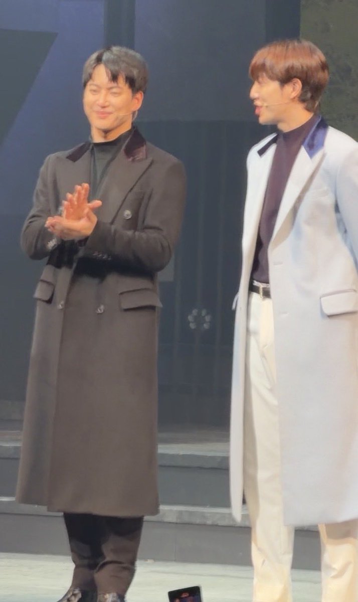 nssign2525's tweet photo. 千秋楽カテコ挨拶で
n.SSignの #KAZUTA ってまた言ってくれた😭
いつもグループやCOSMOの事考えてくれる人柄良のウリリーダー
私達は本当にまだまだ小さいfandom
いつか #三山凌輝 さんみたいに主演や映画なんかに出演できたらいいなあ☺️
COSMOはここにいるよ夕焼けみたいに
#愛の不時着ミュージカル https://t.co/B2PhYk236U