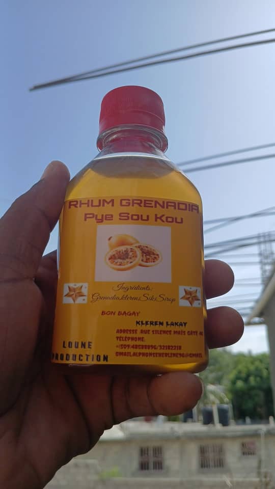 THEWORLDMUSIC_'s tweet photo. Divès savè "RHUM PYE SOU KOU 🥃" disponib Chez Loune production.
Rele yo epi pase kòmand ou san ezite🔥
#Kleren #Rhumkanèl #pyesoukou #Theworldmusic 🎶 https://t.co/5fVkWbUSlk