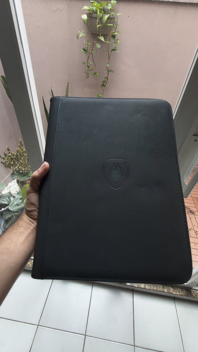 john_ERj's tweet photo. O querido chegou,  amanhã vou tentar imprimir os 151 pokémons para fazer o gabarito e começar a organizar a coleção com oque já tenho.

Meta focando em Kanto.
151 pokémons,  treinadores, professor Carvalho, líderes de ginásio, elite dos 4 e equipe Rocket. https://t.co/ba2EXfIO06