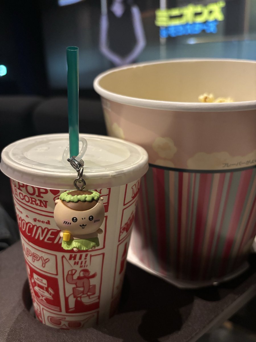 omomo02281's tweet photo. 先週金曜、公開初日にちいかわの映画を見てきたら、ちいかわにハマってしまいました😚
うさぎが好き🥰笑 https://t.co/ik31vukVoQ