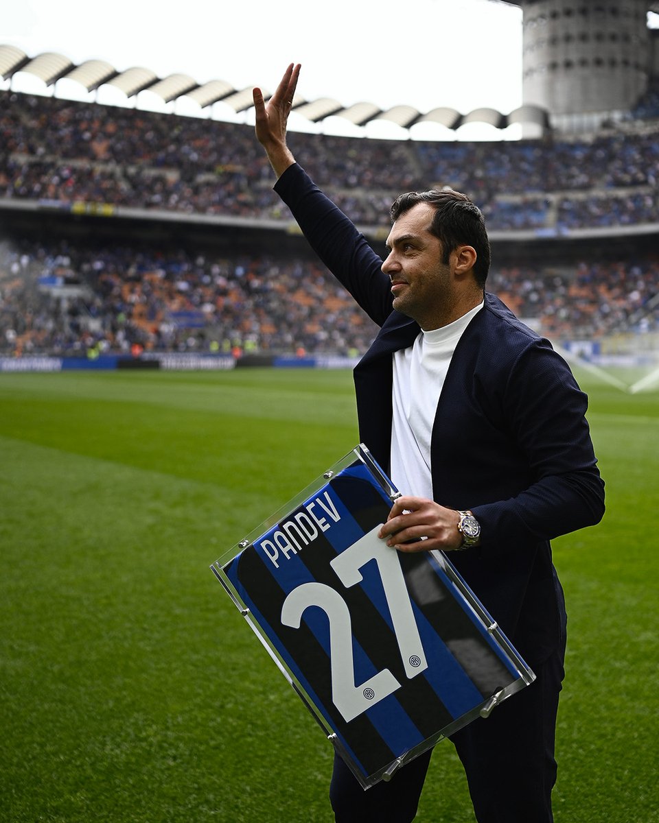 Inter's tweet photo. Tanti auguri, Goran 🎂🖤💙
👉 https://t.co/SdLBwIuYg6 https://t.co/VhyFm3AG4n
