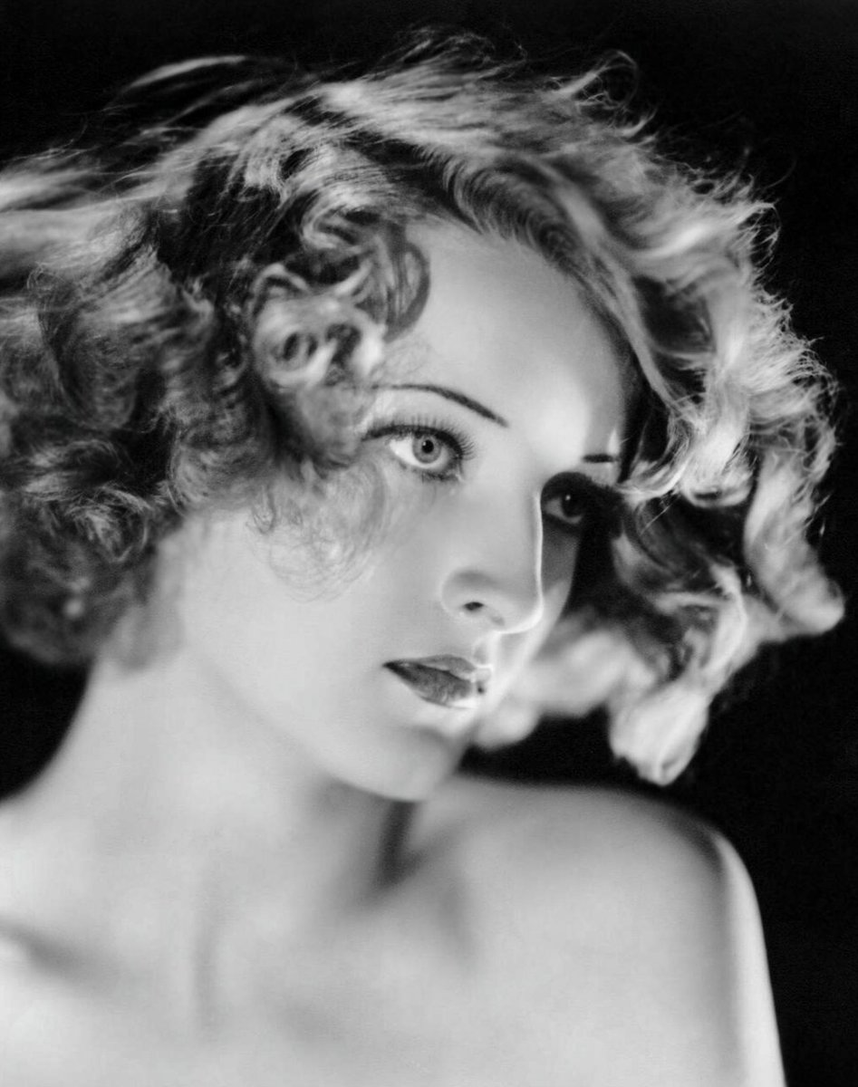 ForeverLouiseB1's tweet photo. Gwili Andre by Ernest Bachrach, 1932. https://t.co/6pEFpKjVdB