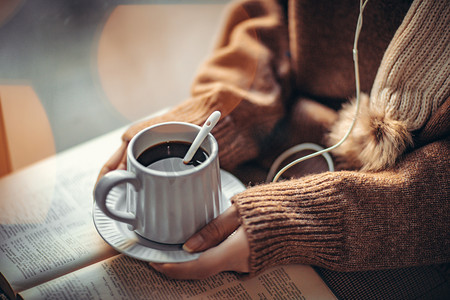 TonaOlcus's tweet photo. Just finished a warm cup of coffee and a good book under the sun—this lazy weekend vibe hits so different. ， https://t.co/BxkoqzoXWV