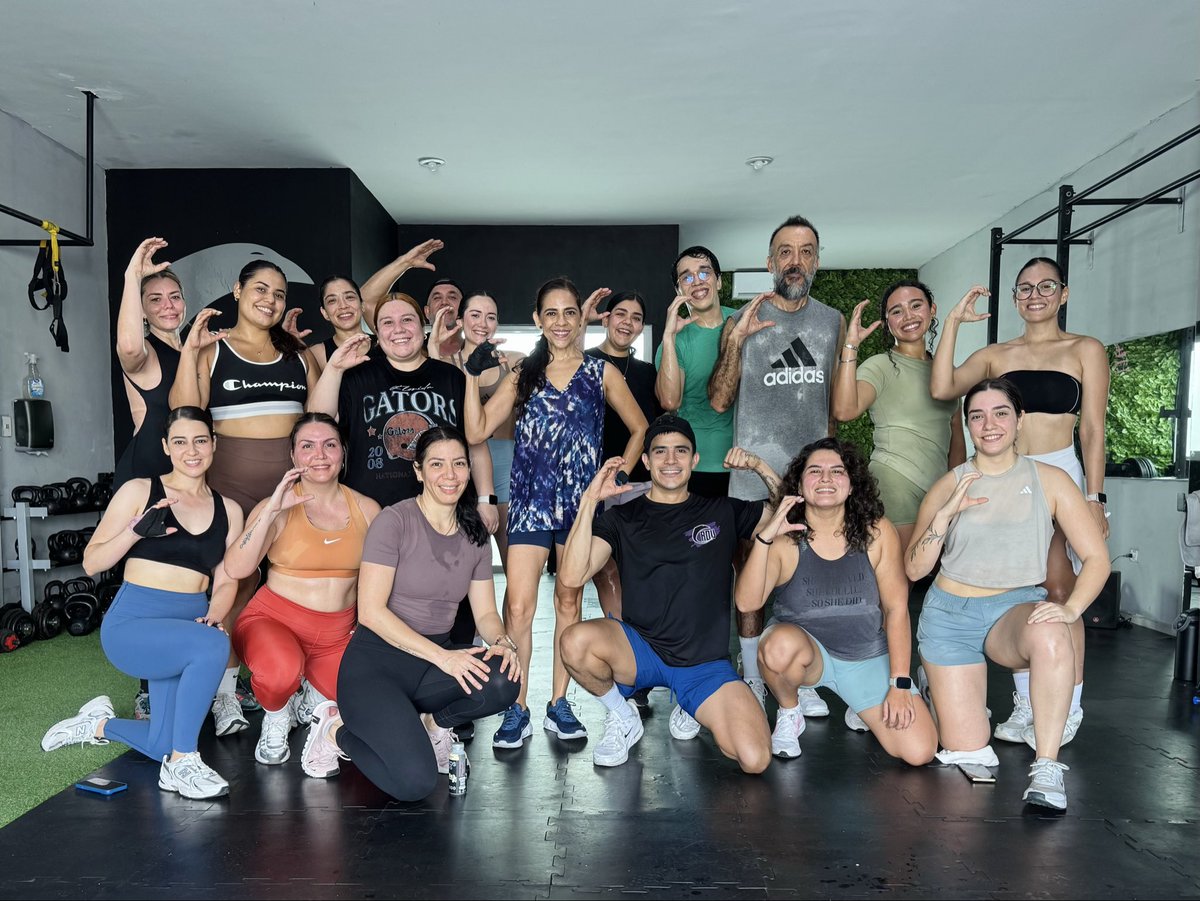 martinmorals_'s tweet photo. Domingo fit en el estudio Crow. 🐦‍⬛ https://t.co/ou3tLVtw2k