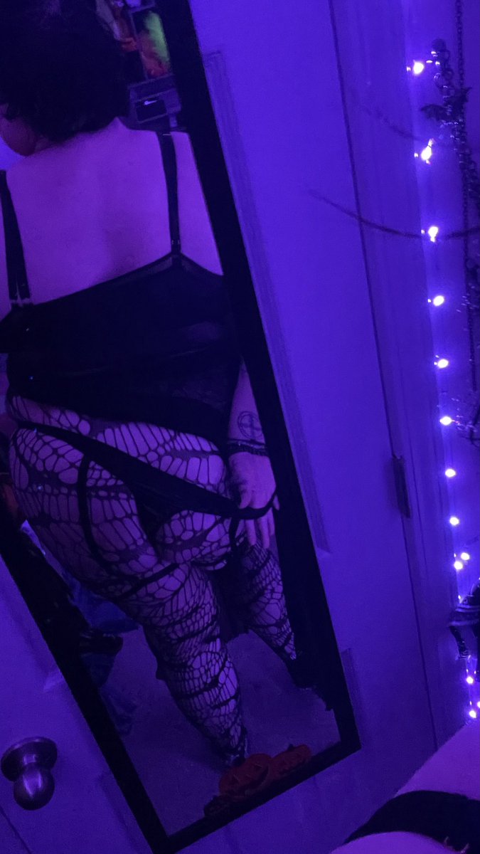 PrincessAmore17's tweet photo. Hope my babes are having a good Sunday~ 
#NonbinaryBabe #Transmale #femboy #plussizegothbabe #nsfw #Fishnets #Babe #CuntBoy #BoyPussy https://t.co/DjuA11tTI6