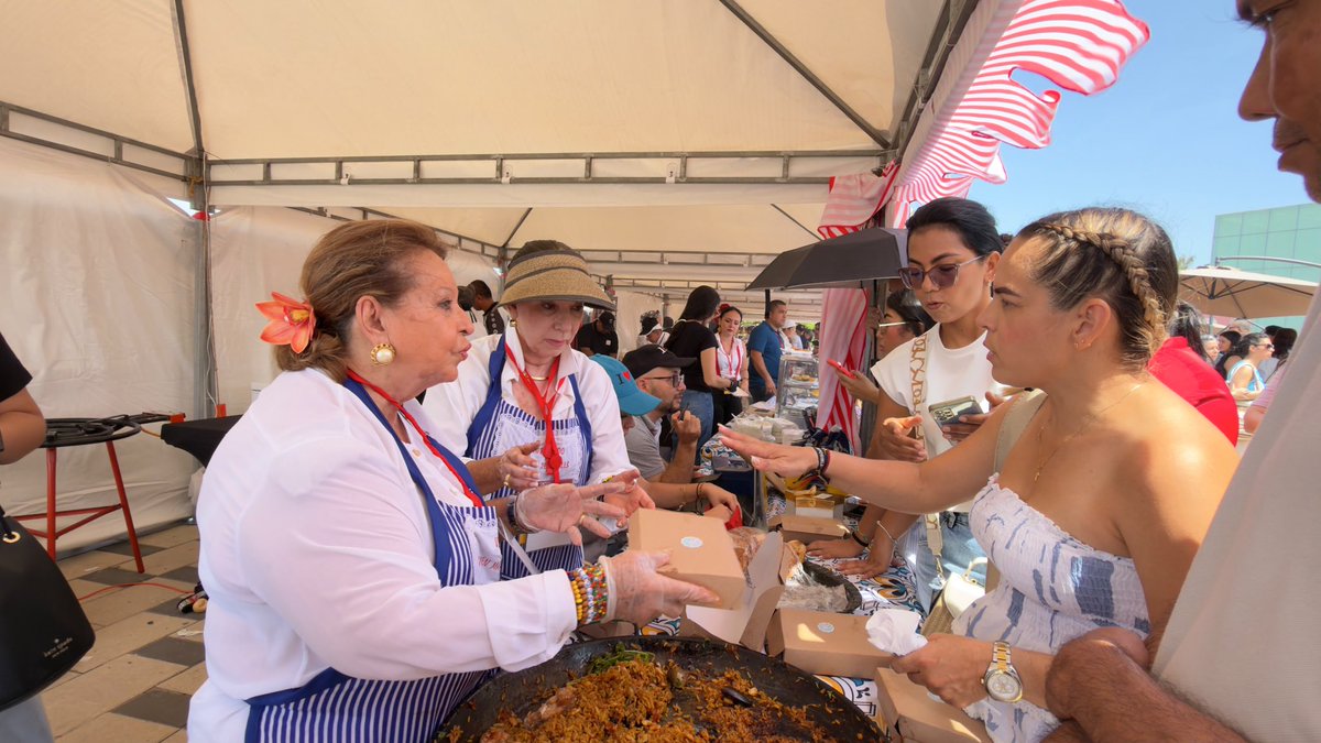 alcaldiabquilla's tweet photo. ¡El The Best Paella Festival ya se vive en el Gran Malecón! 🥘

Ven a disfrutar de paellas, tapas, música en vivo y una experiencia para toda la familia. Además, vive la emoción del World Paella Day Cup, el campeonato de paellas más importante del mundo. ¡Te esperamos! https://t.co/mqBha1reeY