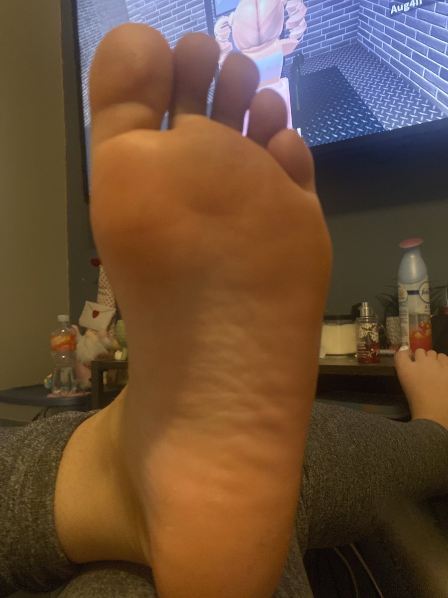 thepugmaster663's tweet photo. My exes pretty feet!~ DM and follow for more! #feet #foot #soles #feetpics #footworship #feetphotos #feets #femboy #dms #cute #nsfw https://t.co/flThIRFt0d
