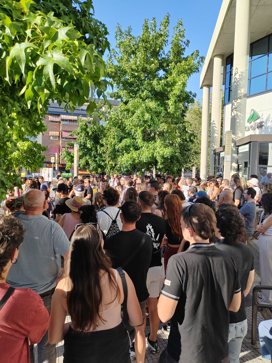 VillalbaPodemos's tweet photo. 🔥 🔥 🔥 Hoy hemos participado en la concentración convocado AJT y otros colectivos de Villalba en la plaza de la estación contra la gestión que hace Ayuso de los servicios de prevención contra Incendios.
#ColladoVillalba #sierraguadarrama https://t.co/tXfvVMhS3T