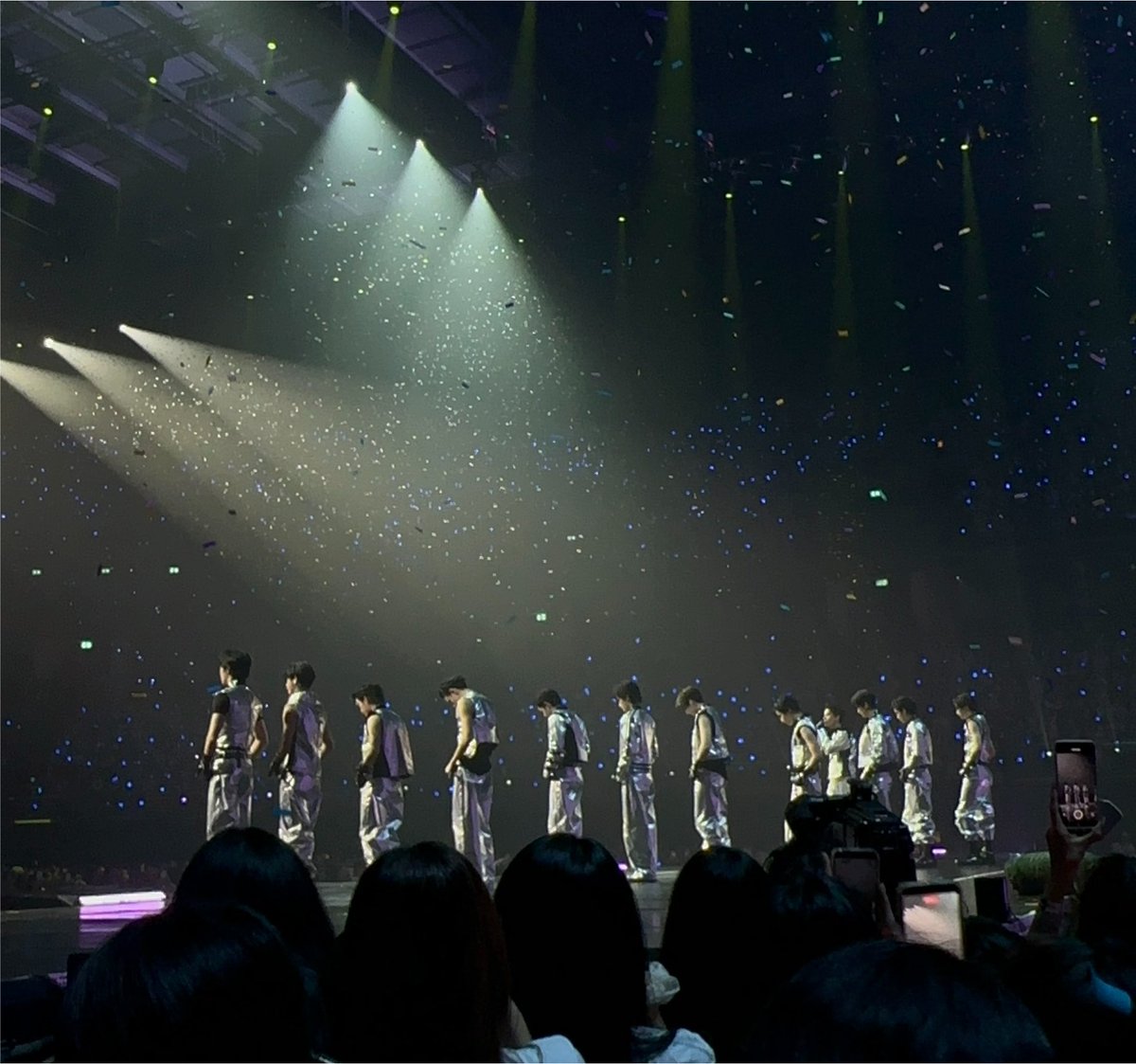 beewhyyx's tweet photo. ป้ามีความสุข รักบัสอ้วนมากเลยㅠㅠ https://t.co/VrzcumudoS
