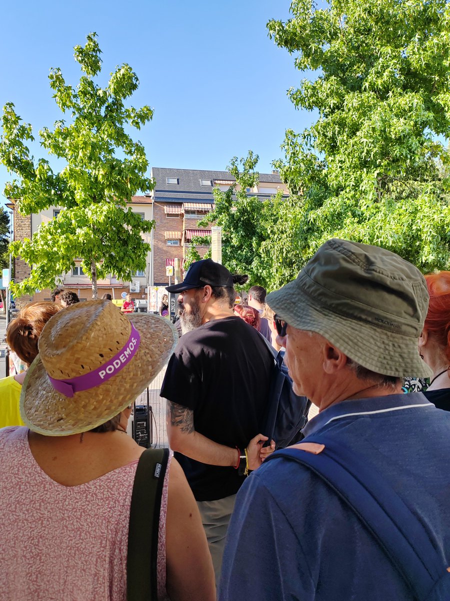 VillalbaPodemos's tweet photo. 🔥 🔥 🔥 Hoy hemos participado en la concentración convocado AJT y otros colectivos de Villalba en la plaza de la estación contra la gestión que hace Ayuso de los servicios de prevención contra Incendios.
#ColladoVillalba #sierraguadarrama https://t.co/tXfvVMhS3T