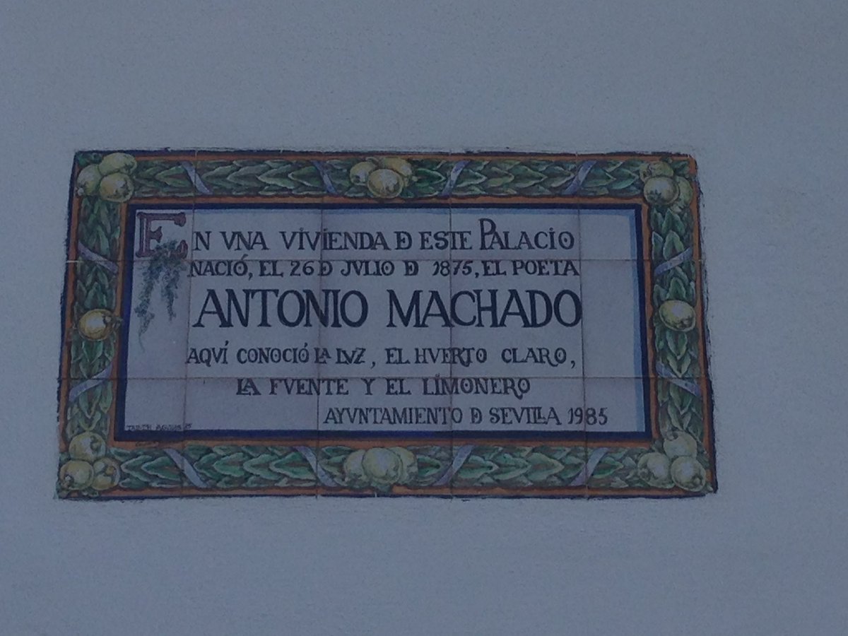 pablosiana's tweet photo. #tdch de 1875 nació en Sevilla Antonio Machado
#Serrat
https://t.co/px0foCkiMi
‘Mi infancia son recuerdos de un patio de Sevilla
y un huerto claro donde madura el limonero;
mi juventud, veinte años en tierra de Castilla;
mi historia, algunos casos que recordar no quiero...' https://t.co/haEitMvYwx