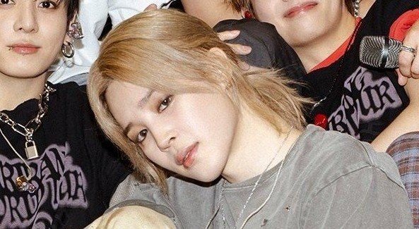 thejminie's tweet photo. absolutely not a single bad angle how does his face do it. https://t.co/at84VFbKBG
