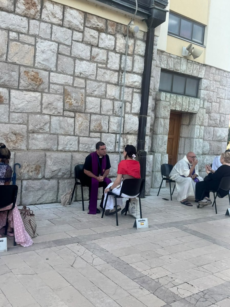manunavarro84's tweet photo. La cantidad de milagros que ocurren en el mayor confesionario del Mundo🙏🙏🙏🙏. Gracias Señor por el don del sacerdocio (no abramos la puerta a los que se quieren cargar el sacramento del Orden Sacerdotal). https://t.co/H9m0jHTunc