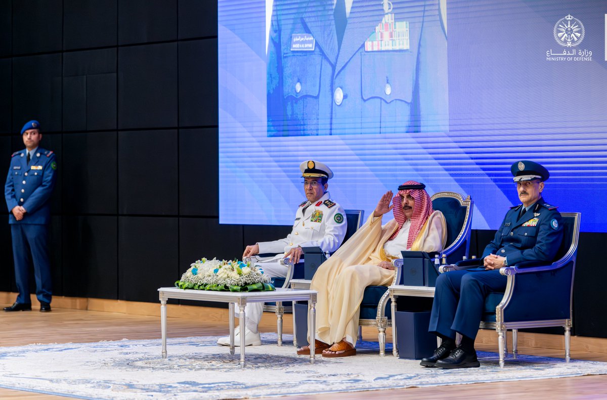 modgovksa's tweet photo. نيابةً عن سمو #وزير_الدفاع.. صاحب السمو الأمير عبدالرحمن بن محمد بن عياف نائب وزير الدفاع يرعى حفل تخريج الدفعة 108 من طلبة كلية الملك فيصل الجوية.

#وزارة_الدفاع https://t.co/XzxiE4QxBT