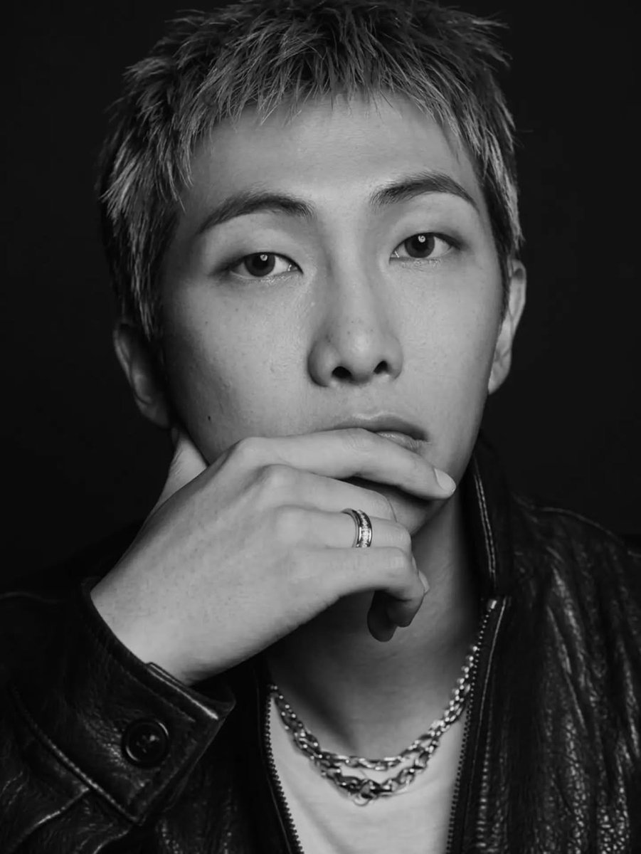 RMMoonchild101's tweet photo. 📰Breaking Genres and Reshaping the Game… K-Pop and K-Drama 'Convergent Creators' Emerge

This article highlighted several artists "who traverse the framework of fixed roles to create their own unique worldviews."

A Massive Fusion of Avant-garde and Platform - RM

"BTS member RM is a director leading the global avant-garde. Having translated the art of the late painter Yun Hyong-keun into sound in his first solo album 'Indigo' (2022), he expanded the inner narrative of his second studio album into the documentary film 'RM: Right People, Wrong Place' (2024), achieving the feat of being the first K-pop documentary to be invited to the Busan International Film Festival, thereby presenting a model of cinematic fusion."

 🔗https://t.co/gYl546rxDy

#방탄소년단RM #RM #김남준 #Namjoon #BTSRM