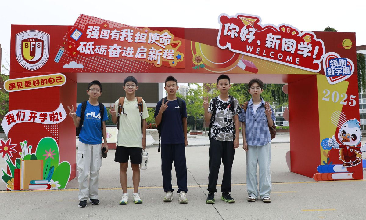AshleyHerr91871's tweet photo. 新学期加载完成！揣着新目标，带着元气冲呀～ https://t.co/GZfB1cZYqZ