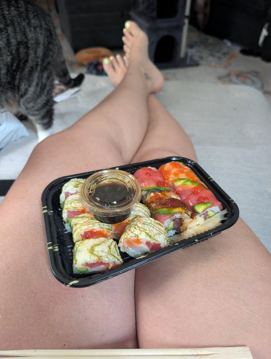 VoraciousVixx's tweet photo. Doordashed sushi 💸
Go ahead and send $120 https://t.co/inQv3l2vEs