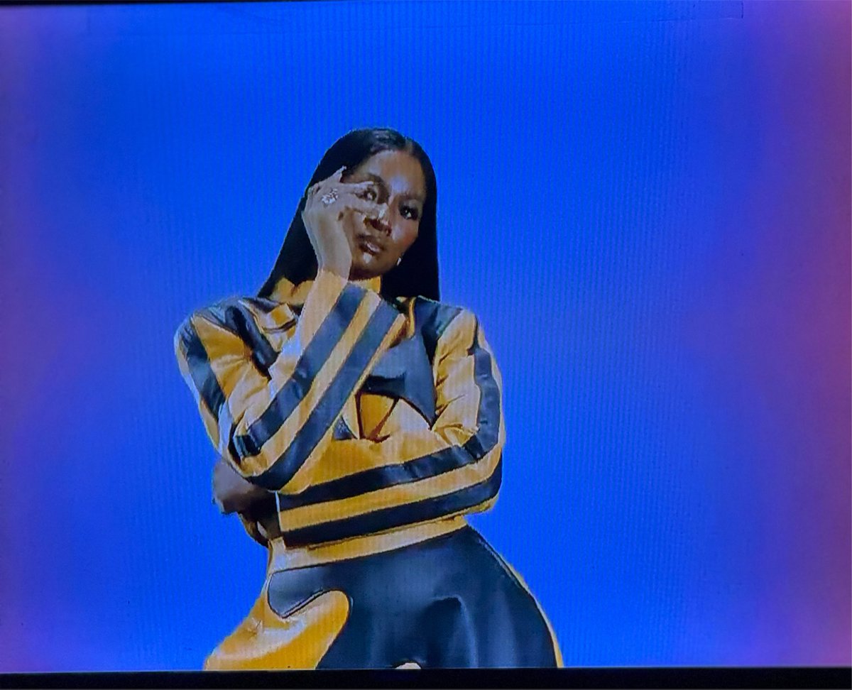 RoyaltyIsphina's tweet photo. You guys it’s Amaka, her sister has been on Nigerian idol and she herself has been on the voice Nigeria!!! I am locked in. 

#BBNaija https://t.co/WBBX9UG9UK