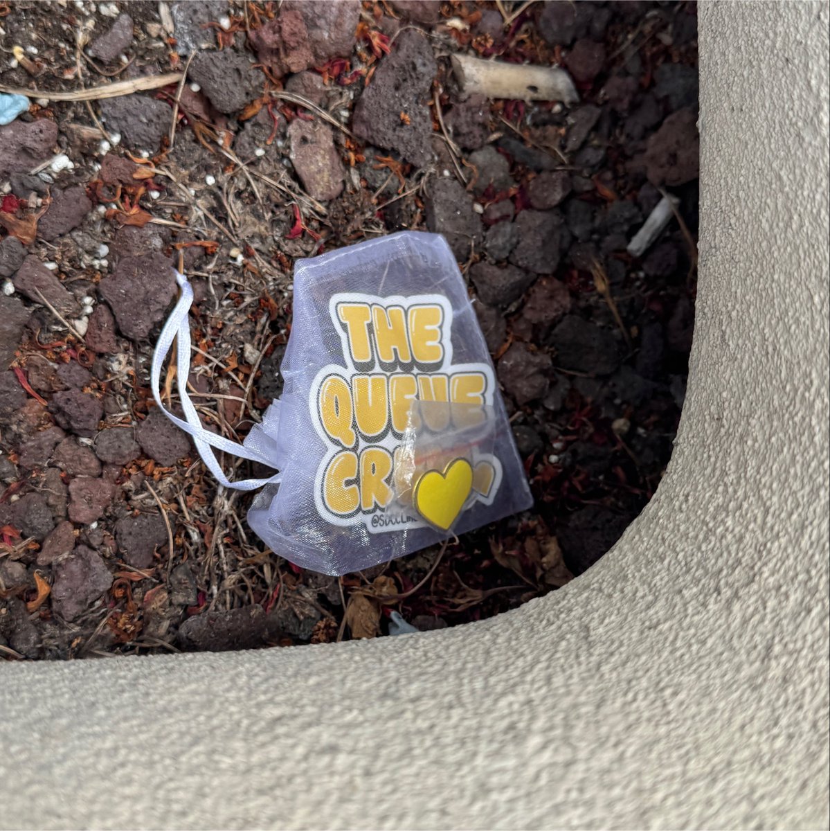 SDCCLineUpdates's tweet photo. βοΈ QUEUE CREW DROP βοΈ
Time for a sticker and a little something extra on the terrace (behind the legion booths) π
Tag us if you snag it! π
#SDCCLineUpdates #SDCC #WhosYourCrew https://t.co/xvrXznkkEd