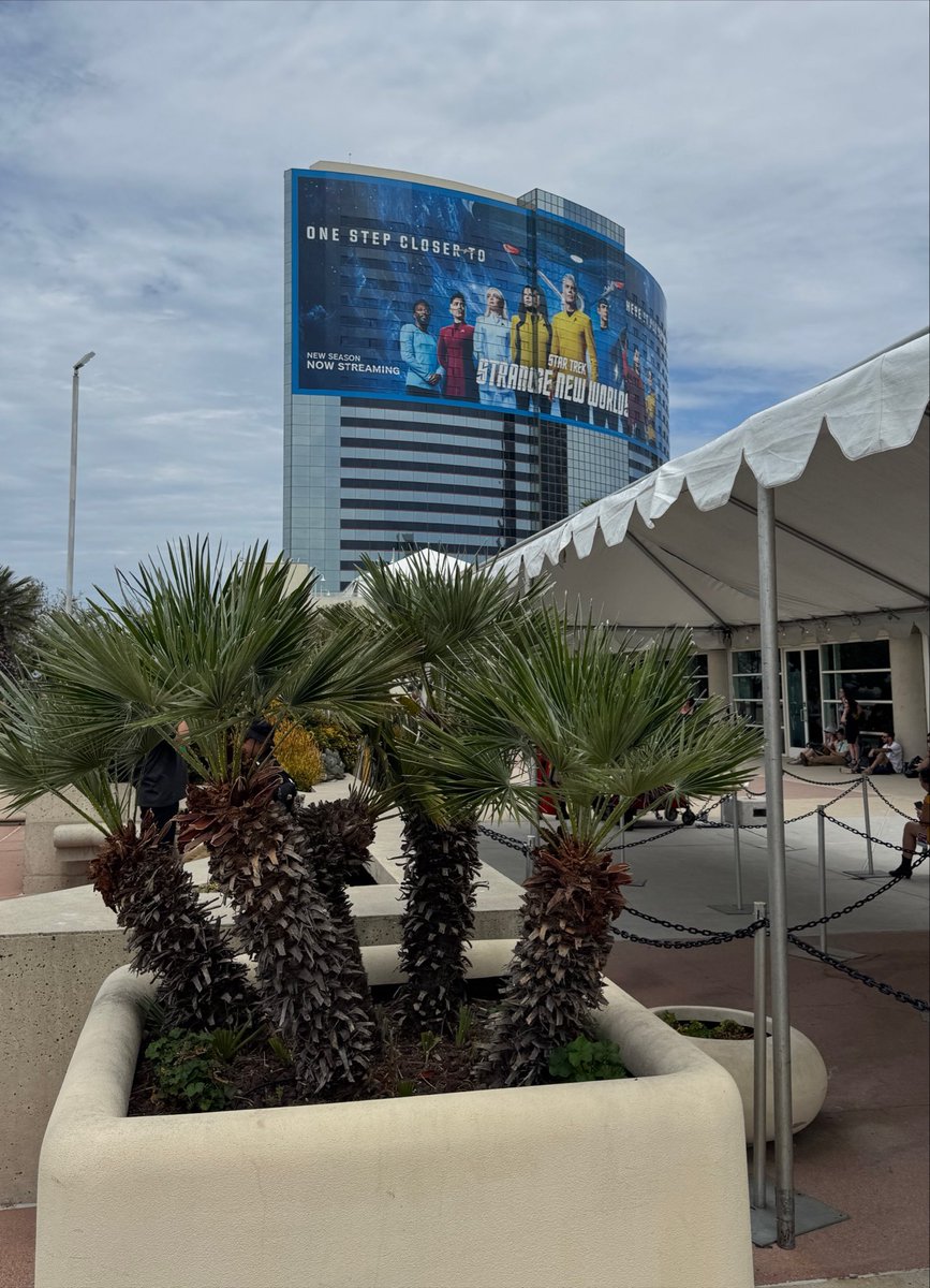 SDCCLineUpdates's tweet photo. βοΈ QUEUE CREW DROP βοΈ
Time for a sticker and a little something extra on the terrace (behind the legion booths) π
Tag us if you snag it! π
#SDCCLineUpdates #SDCC #WhosYourCrew https://t.co/xvrXznkkEd