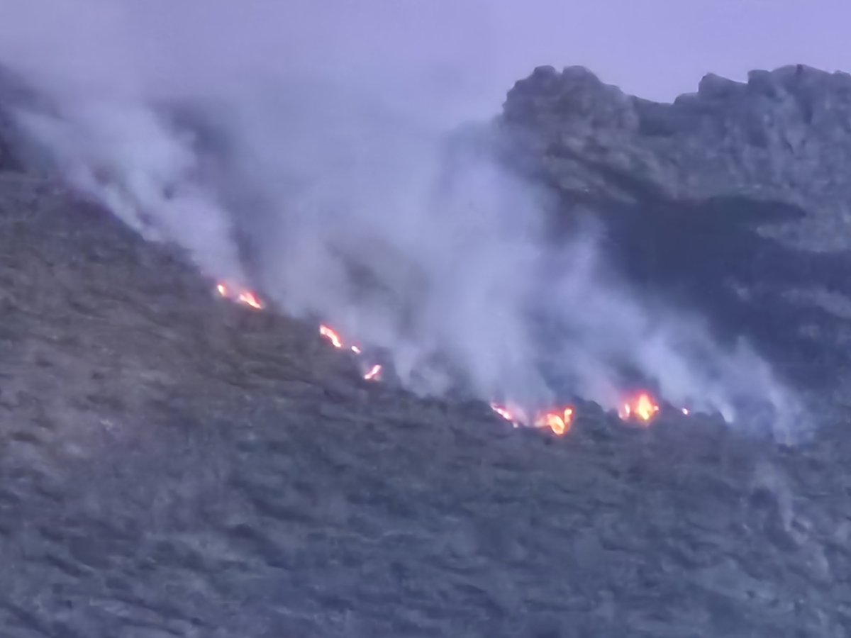 Asuncionmaria91's tweet photo. @malsilaon 👇Mijares, esta la ladera que digo lleva 2 horas saliendo por TM y no descargan el agua. Es que no se entiende. https://t.co/O9FPkCTgVc