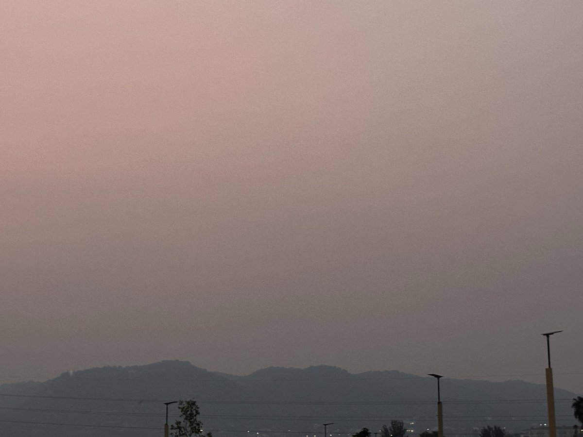 mjsanchezru's tweet photo. Qué angustia. #Córdoba Ahora. Desfavorable calidad del aire. #humo #IncendiosForestalesEspaña https://t.co/zOFrgLbtNe