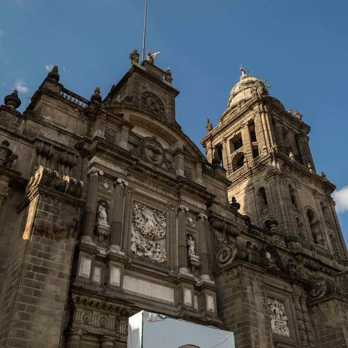 JoseLaines44's tweet photo. Arte, historia y devoción en la Catedral Metropolitana de la Ciudad de México. 📷 https://t.co/vmwR5nG0zS