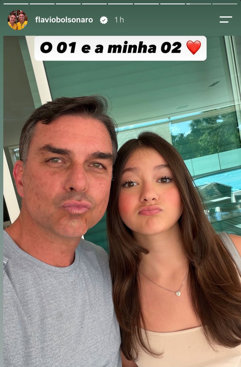 bralternativo_'s tweet photo. 🇧🇷 Flávio Bolsonaro publica foto ao lado da filha mais nova:

“O 01 e a minha 02 ♥️”. https://t.co/ZgjvryPvEQ