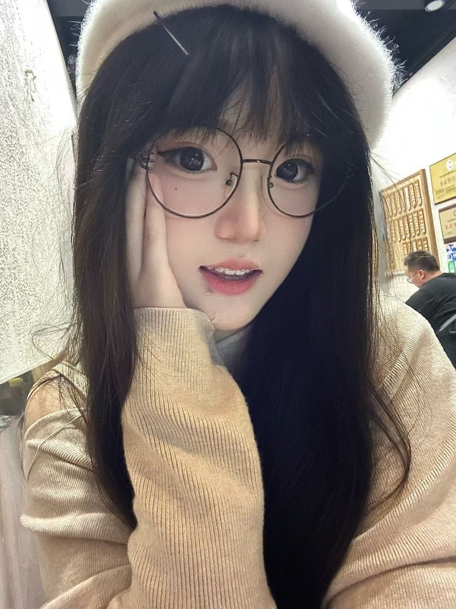 WanFengPTu's tweet photo. 曝光投稿人同学 赵微笑 https://t.co/zUfaMd8S6e
