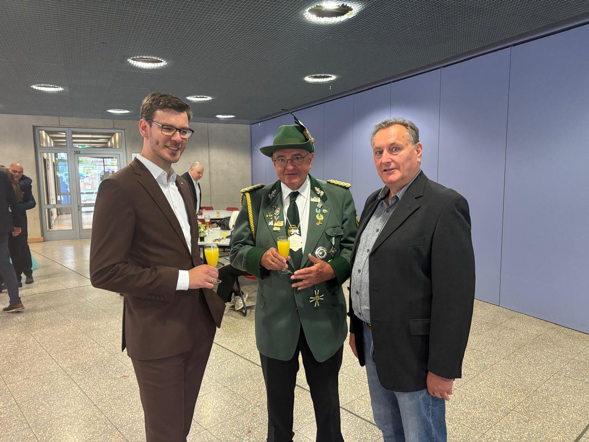 hhaupts's tweet photo. Tradition, Gemeinschaft und festliche Stimmung in Mülfort mit der #FDP https://t.co/eoUiIuwzCF https://t.co/ww0jdMl8p3