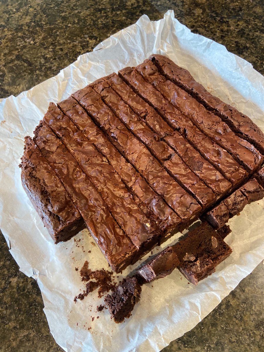 RoseetLilli's tweet photo. Whipped up a batch of emergency brownies to put in homemade ice cream 🤤 Bye bye store bought ! https://t.co/vw4ZBePU6U