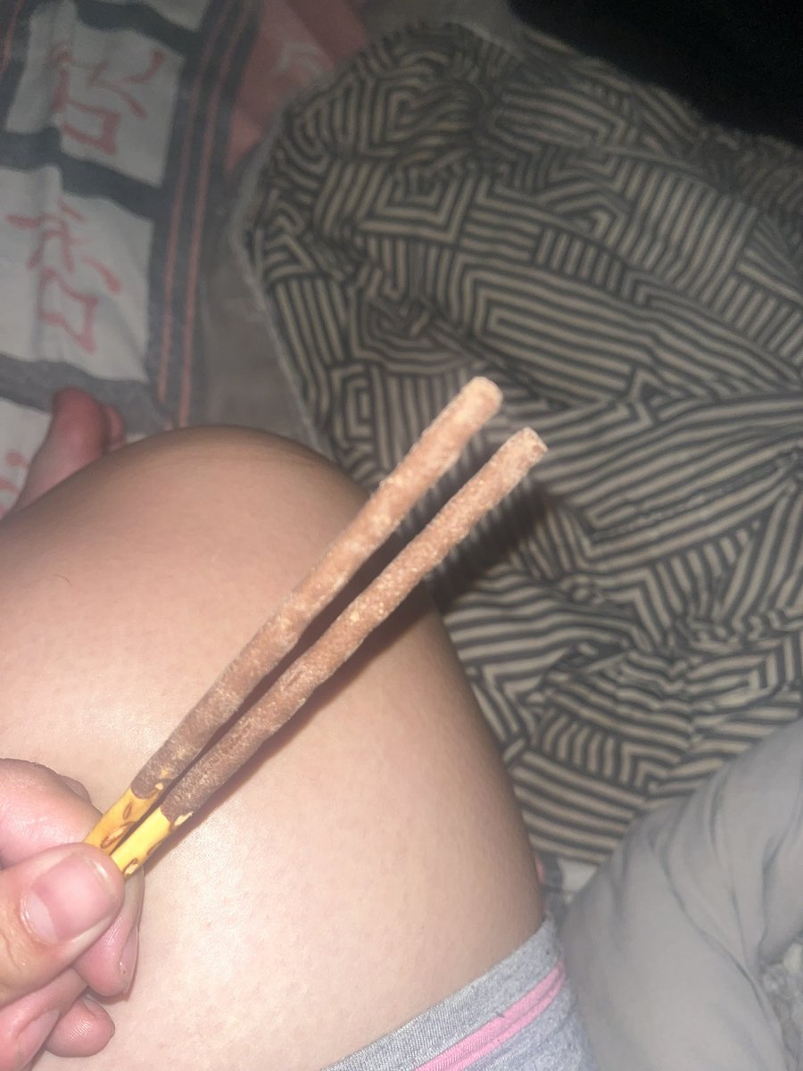 leeknowstac's tweet photo. acho que to comendo pepero mofado https://t.co/Nyv153E9jz