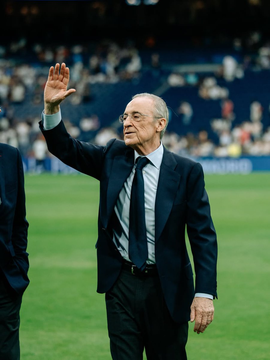 RMCFarab's tweet photo. 🚨 عـاجـل — فابريزيو رومانو (صحفي) :

ريال مدريد لم يُنهِ تحركاته في سوق الانتقالات بعد، الأيام المقبلة ستكون حافلة جداً. ⚪️⏳ https://t.co/6xEWhVxOzv